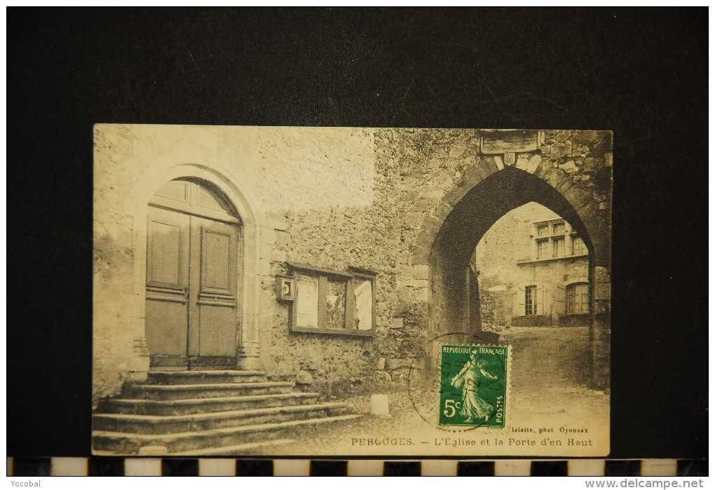 CP, 01, PEROUGES L'Eglise Et La Porte D'en Haut Voyagé En 1912 - Pérouges