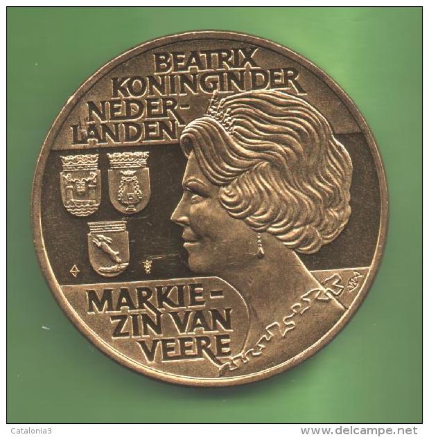 HOLANDA  - MEDALLA 37 Mm MARKIEZIN VAN - BEATRIX - Collezioni