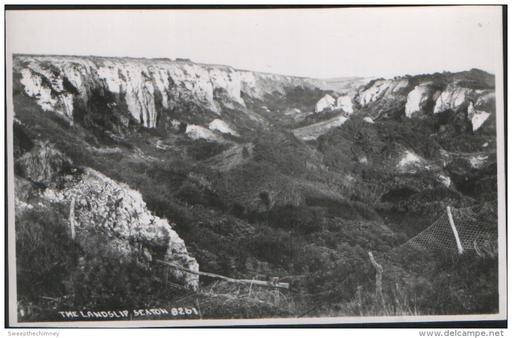 RP VINTAGE POSTCARD DEVON SEATON THE BEACH AND LANDSLIP CHAPMAN UNUSED - Other & Unclassified