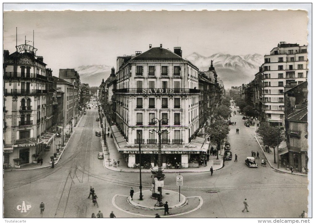 CPSM 38 GRENOBLE  LA PLACE DE LA GARE ET LES DEUX AVENUES   Grand Format 15 X 10,5 - Grenoble