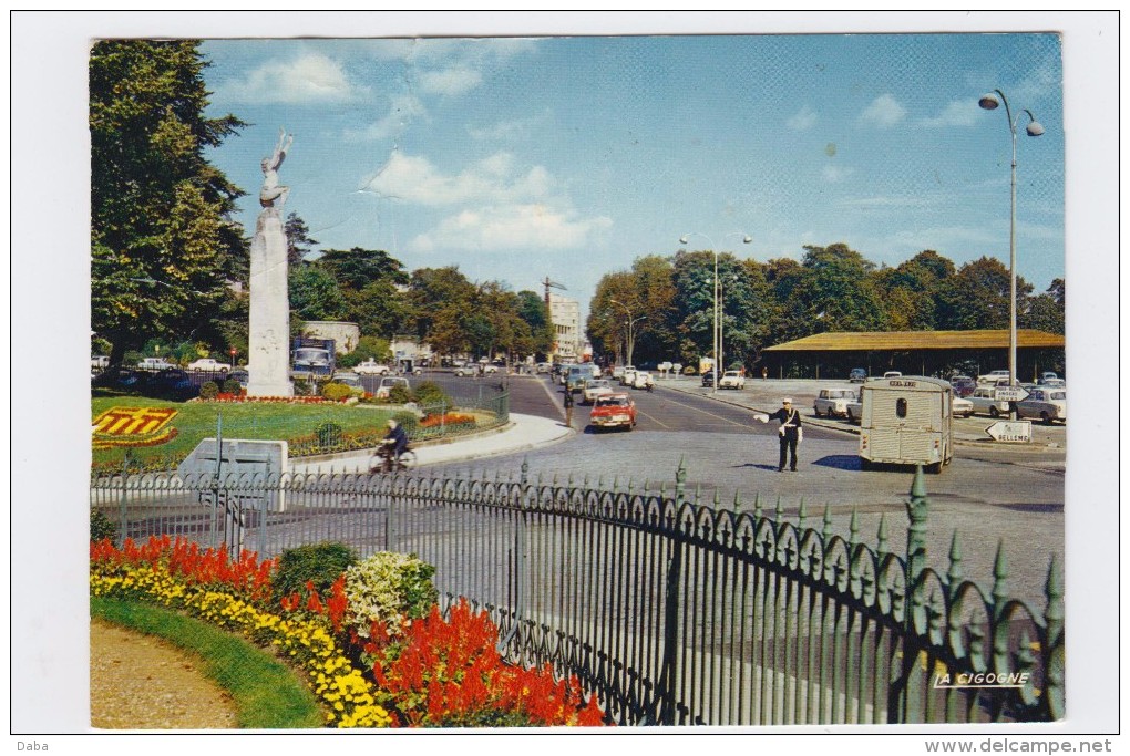 Le Mans.  Place Des Jacobins. - Le Mans