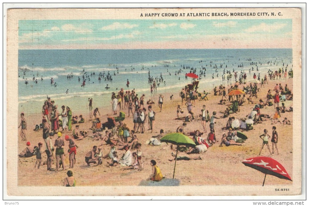 A Happy Crowd At Atlantic Beach, Morehead City, N.C. - 1937 - Autres & Non Classés