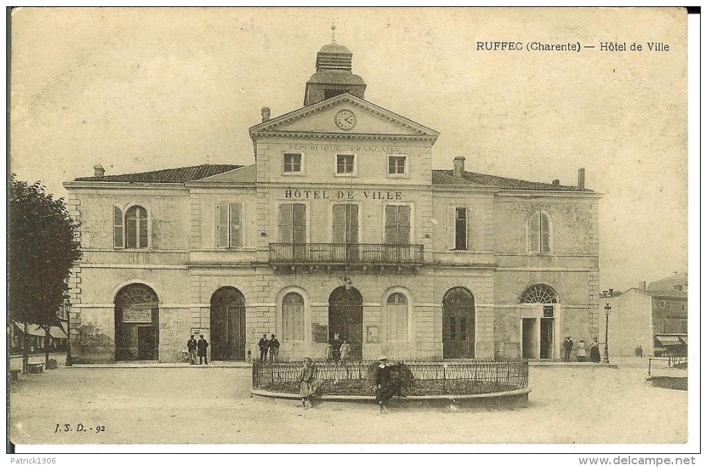 CPA  RUFFEC, Hôtel De VIlle 11454 - Ruffec