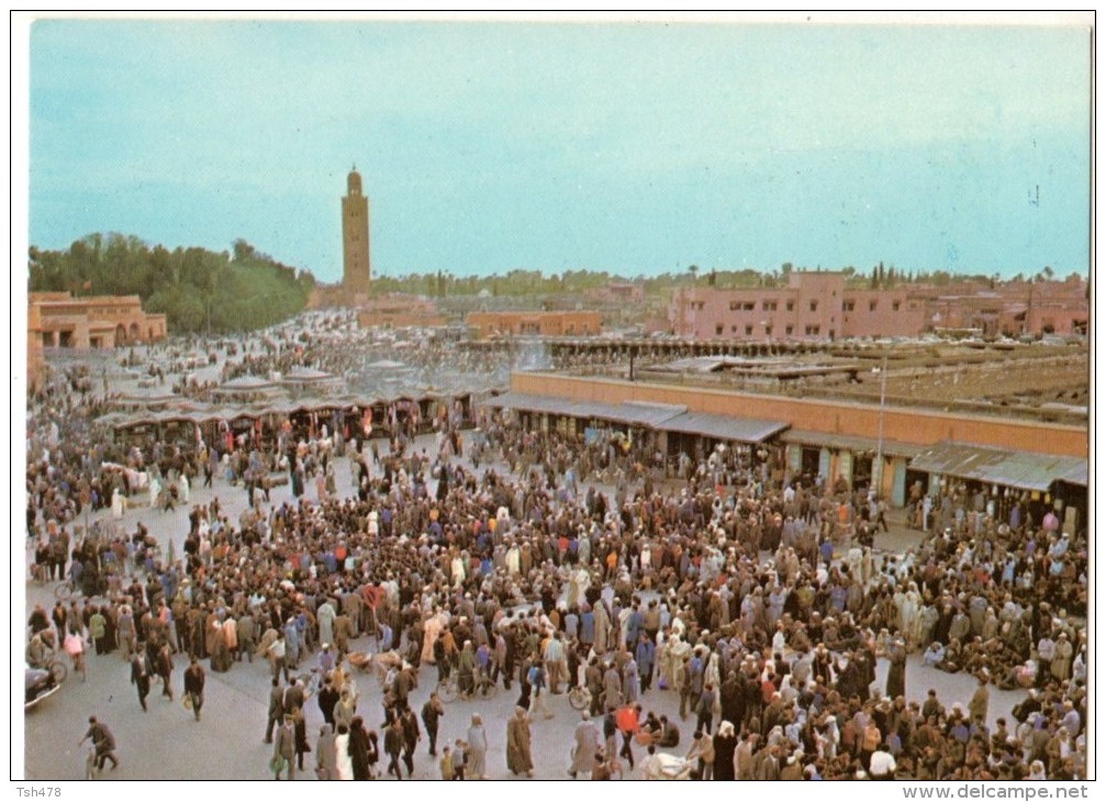 MAROC---MARRAKECH--La Place Djemaa El Fna-----voir 2 Scans - Marrakech