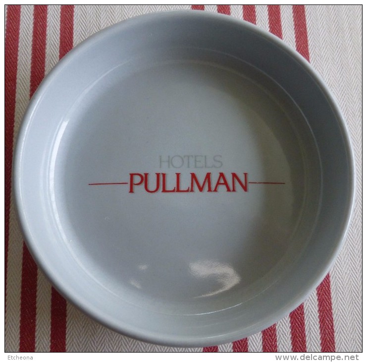 = Cendrier Hôtels Pullman, Porcelaine Diamètre 10.4cm, épaisseur 2.5cm Et Poids 155g - Porcelaine