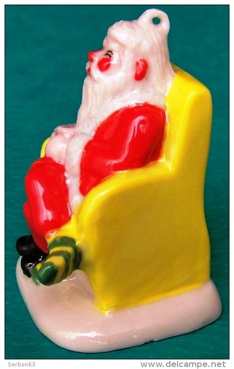 1 MOBILE (PERE NOEL ASSIS DANS FAUTEUIL JAUNE...) SERIE DE NOEL A SUSPENDRE CERAMIQUE NEUVE. - Andere & Zonder Classificatie