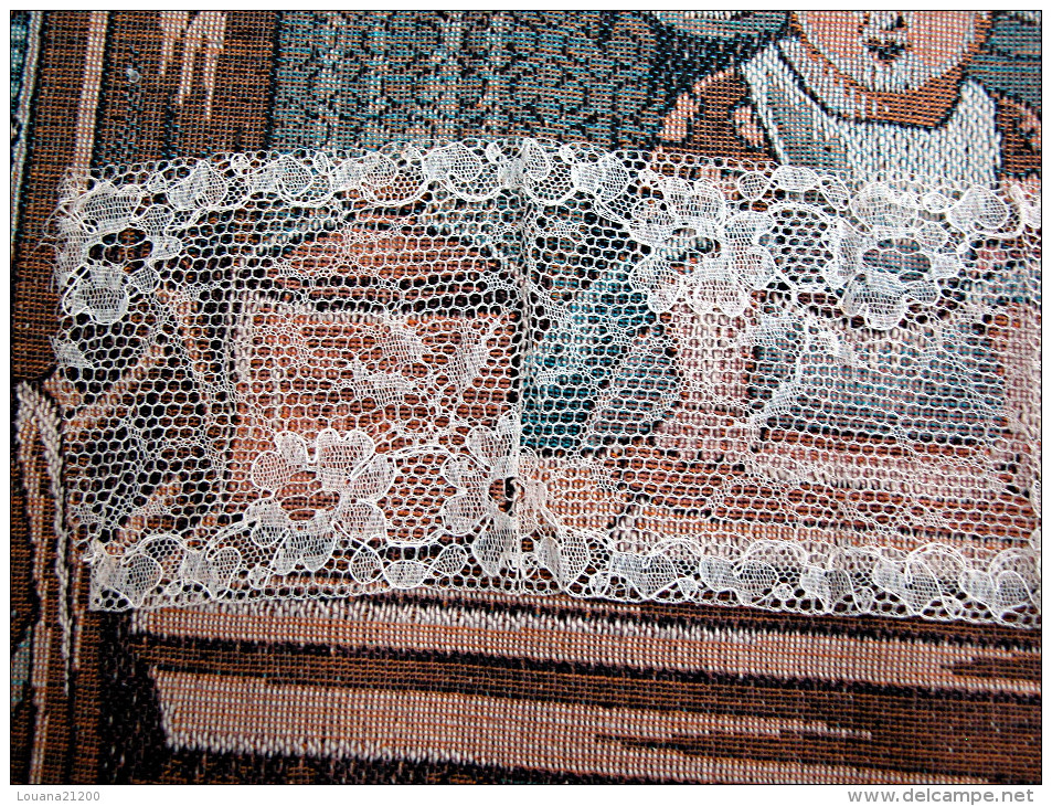 Lot De 2 Dentelles Pour Habits De Poupées. _L66-L72 - Laces & Cloth