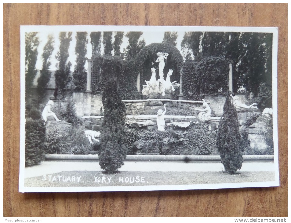 43134 POSTCARD:  Statuary Yory House - Unknown Location. - Otros & Sin Clasificación