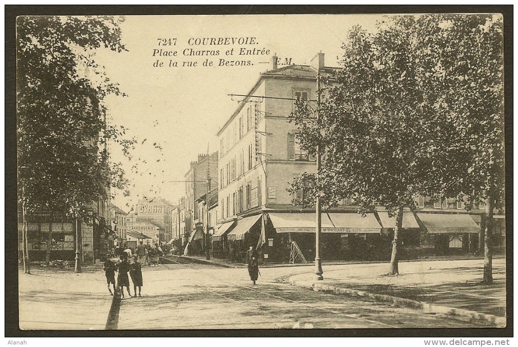 COURBEVOIE Place Charras Et Entrée De La Rue De Bezons (EM Testard) Hauts De Seine (92) - Courbevoie