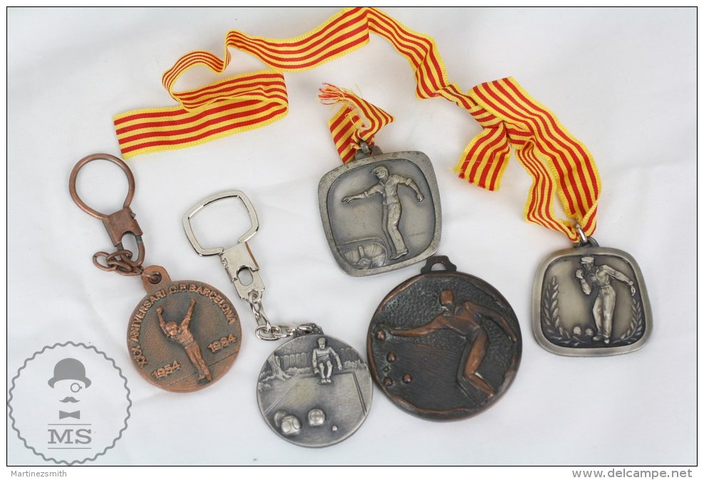 Job Lot Of 5 Petanque Game Medals And Keyrings From Spain, Catalonia - Otros & Sin Clasificación