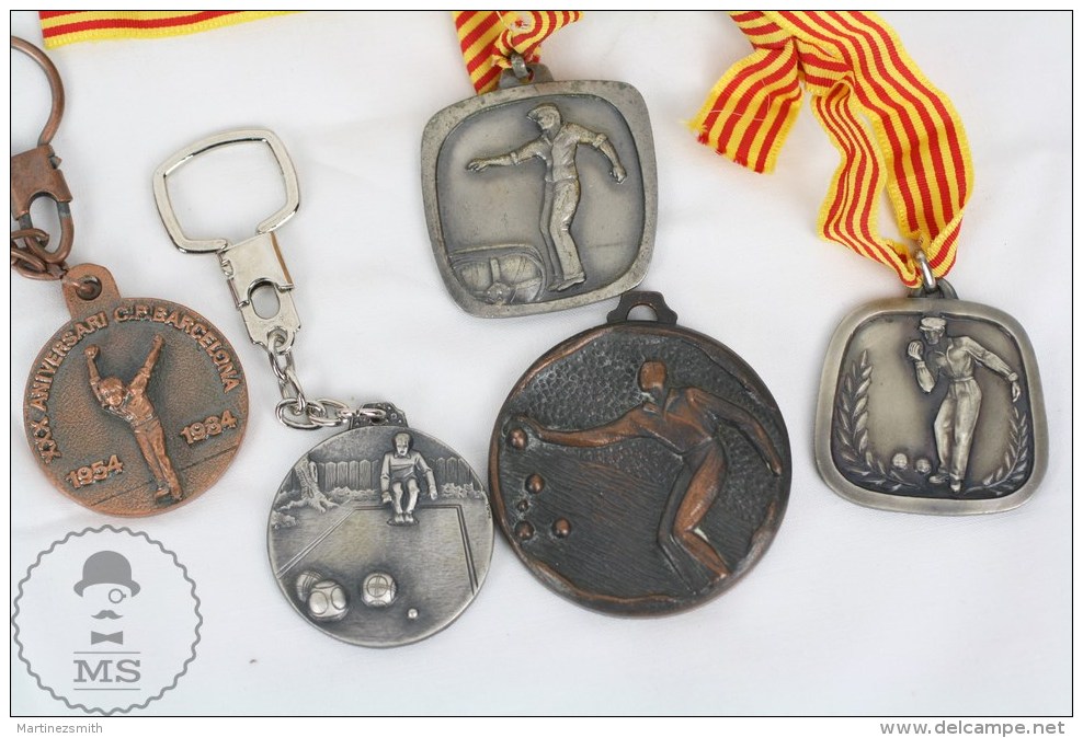 Job Lot Of 5 Petanque Game Medals And Keyrings From Spain, Catalonia - Otros & Sin Clasificación