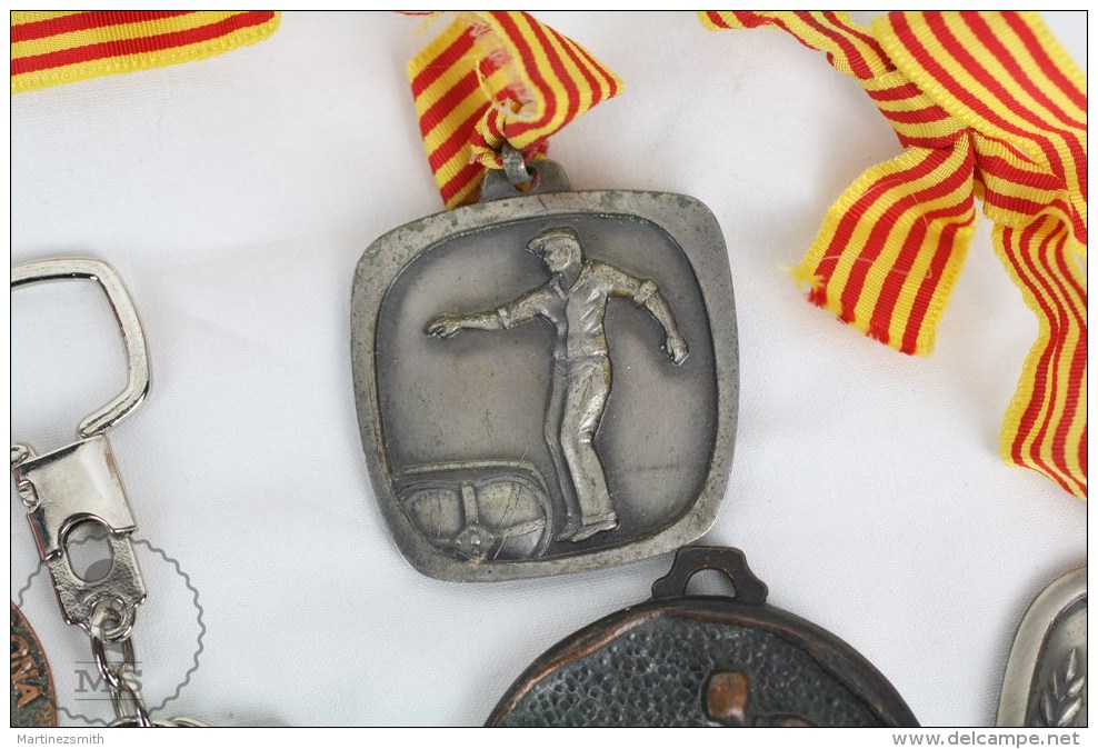 Job Lot Of 5 Petanque Game Medals And Keyrings From Spain, Catalonia - Otros & Sin Clasificación