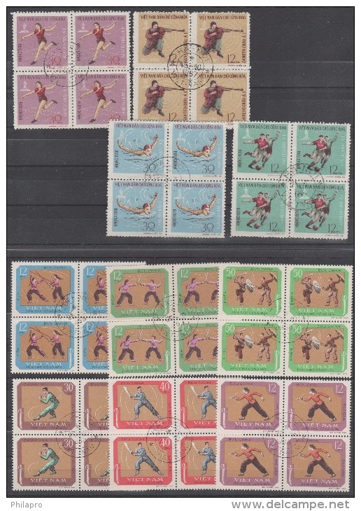 N. VIETNAM  2  COMPLETE SET  SPORTS, FOOTBALL ... IN BLOCK OF 4  USED  CTO  IN THE MIDDLE  Ref  9341 - Altri & Non Classificati