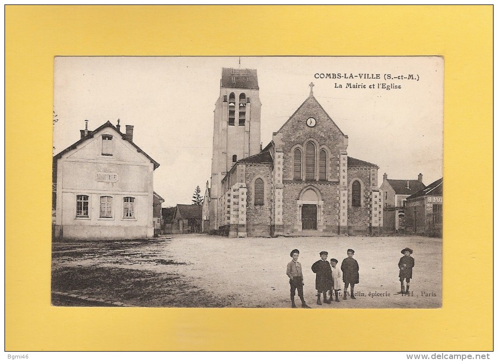 * CPA..dépt 77..COMBS La VILLE :  La Mairie Et L' Eglise   : Voir Les 2 Scans - Combs La Ville