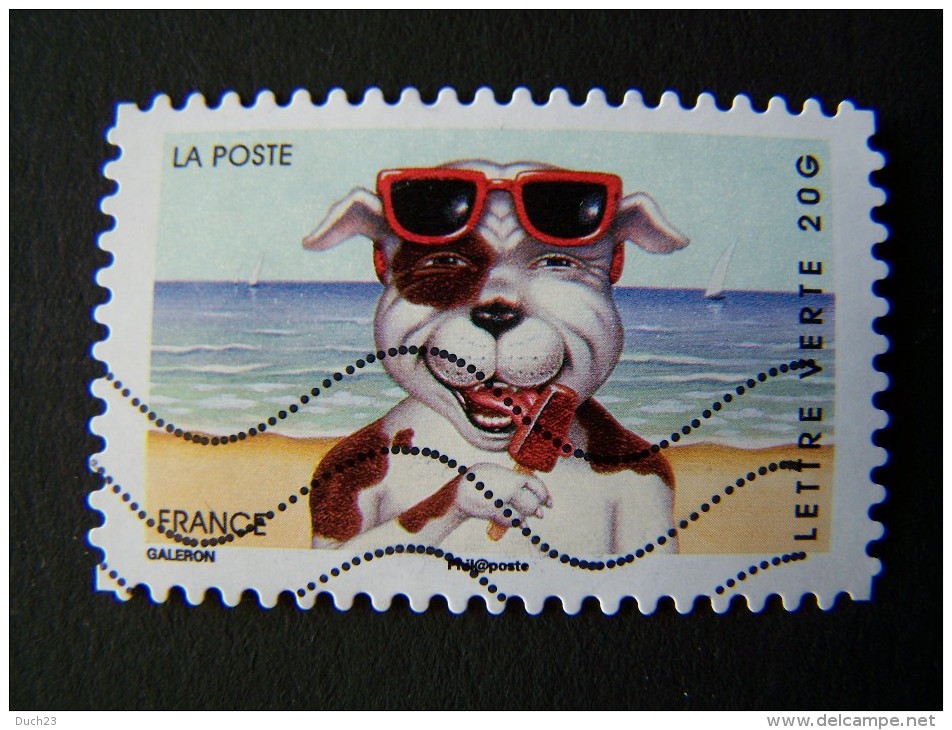 OBLITERE ANNEE 2014 N°977 CHIEN LECHANT UNE GLACE DU CARNET SOURIRES VACANCES AUTOCOLLANT ADHESIF - Oblitérés