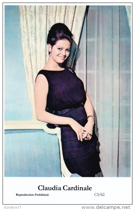 CLAUDIA CARDINALE - Film Star Pin Up - Publisher Swiftsure Postcards 2000 - Artistes