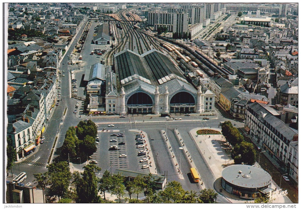 37 -   TOURS  La Place Du Général Leclerc Et La Gare - Tours