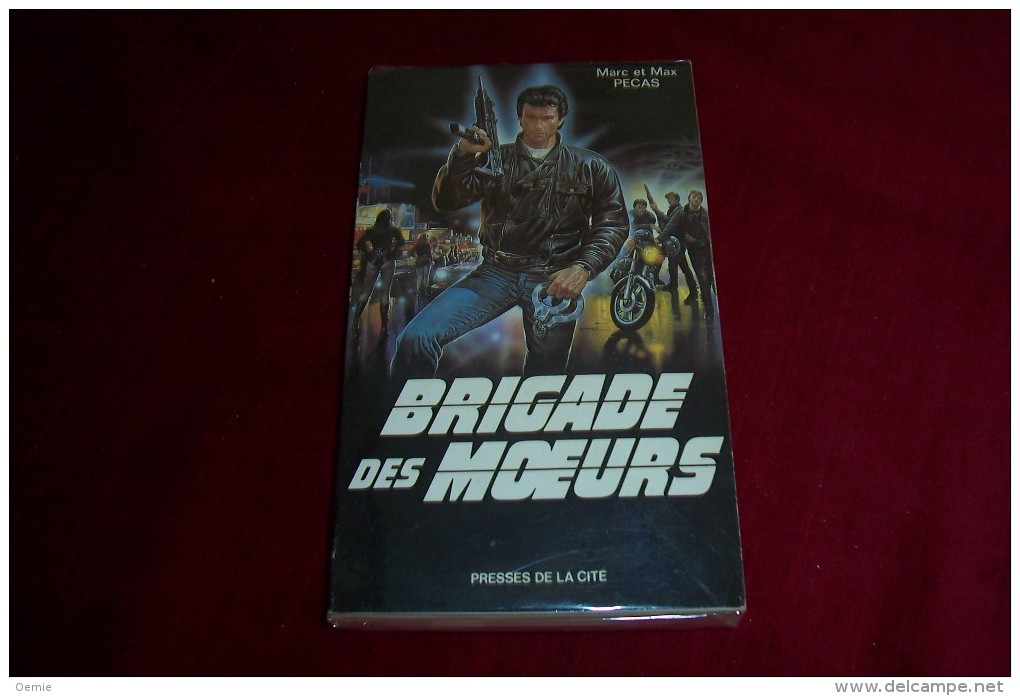 VENTE D´UNE COLLECTION DE LIVRE DE POCHE AU CINEMA ° BRIGADE DES MOEURS - Cinéma / TV