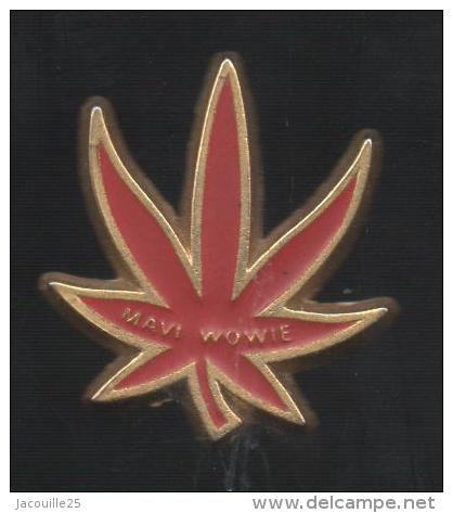 PINS PIN'S PLANTE FLEUR  NATURE VERDURE FLEUR CANNABIS MAVI WOUVIE 31 MMS ROUGE - Autres & Non Classés