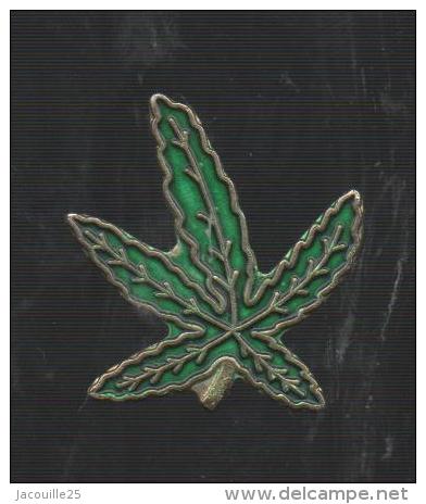 PINS PIN'S PLANTE FLEUR  NATURE VERDURE FLEUR FEUILLE CANNABIS 27 MMS METAL - Autres & Non Classés