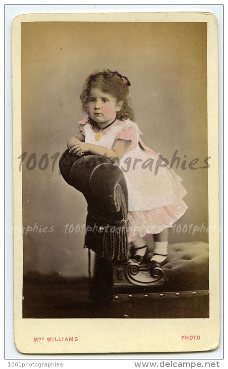 CDV, Mrs Williams (Wolverhampton), Magnifique Portrait Colorisé D&#039;une Petite Fille - Autres & Non Classés
