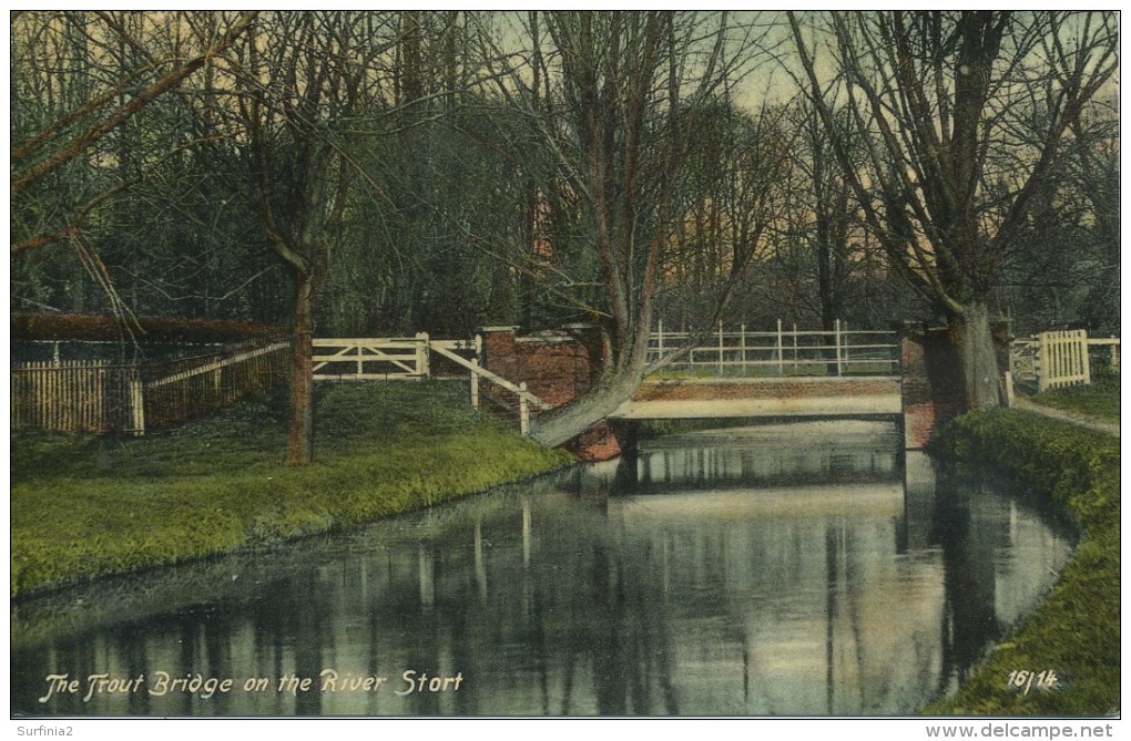 HERTS -  BISHOPS STORTFORD - THE TROUT BRIDGE ON THE RIVER STORT Ht182 - Hertfordshire