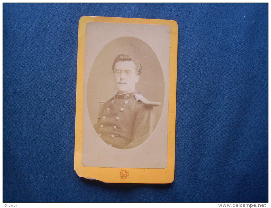 Photo CDV Eug. Delon à Toulouse  - Militaire Sous Lieutenant  Du 126e RI, Binocle  Circa 1875  L189 - Anciennes (Av. 1900)