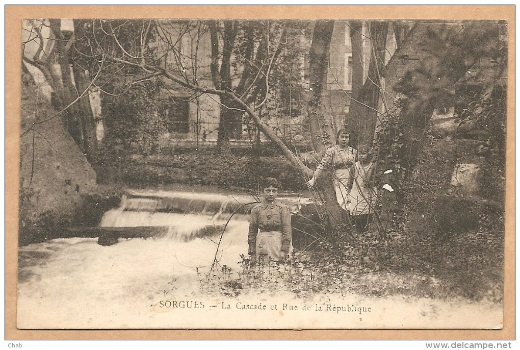 SORGUES -- La Cascade Et Rue De La République - Voyagée 1924 - Sorgues