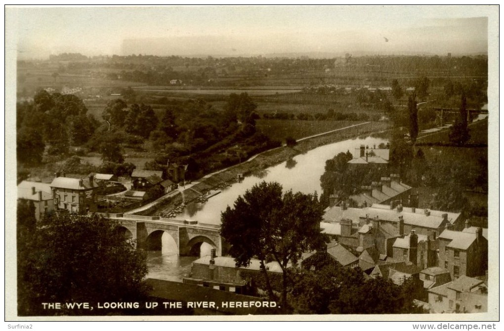 HEREFORDSHIRE - HEREFORD - THE WYE, LOOKING UP THE RIVER RP He37 - Herefordshire