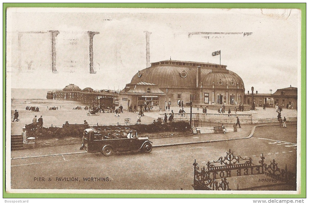 Worthing - Pier & Pavilion. England. Old Cars. Vintage Car. Voiture. Automobile. Bus - Worthing