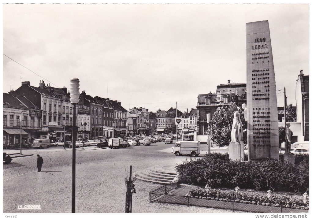 59 NORD ROUBAIX  Place De La Liberté Nombreux Véhicules - Roubaix