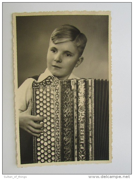 Cpa/pk Real Photo Fotokaart Enfant Accordeon Eernegem - Musique Et Musiciens