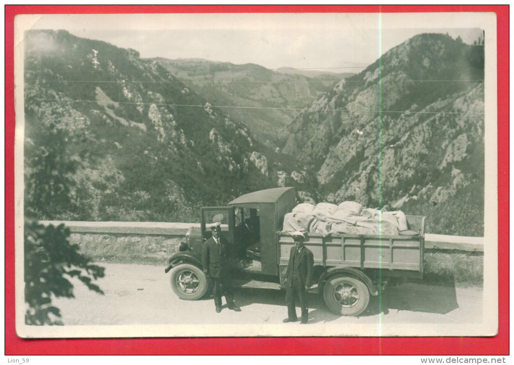 165922 /  OLD Truck  Camion Lastkraftwagen  Lastwagen - BRIDGE TRANSPORT OF FLOUR IN SOFIA - TRAN Bulgaria Bulgarie - Vrachtwagens En LGV