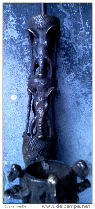 Pipe In Bronze Of The Bakas (Cameroun) Bronzen Pijp Van De Bakas (Kameroen) Pipe En Bronze Des Bakas (Cameroun) - Art Africain