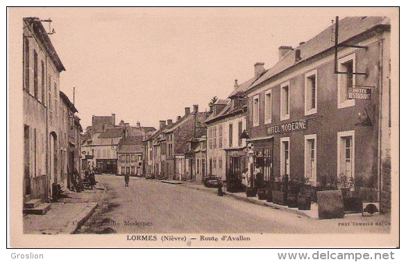 LORMES (NIEVRE)  ROUTE D'AVALLON (HOTEL MODERNE) - Lormes