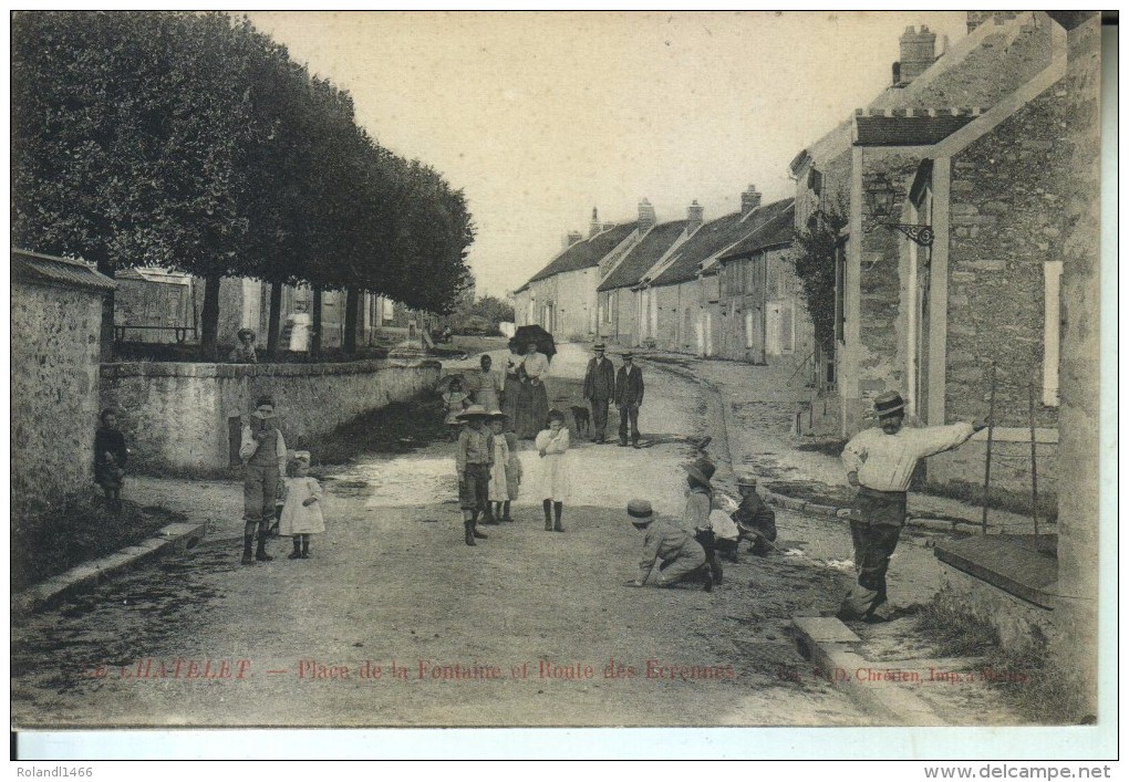 LE CHATELET Place De La Fontaine - Le Chatelet En Brie