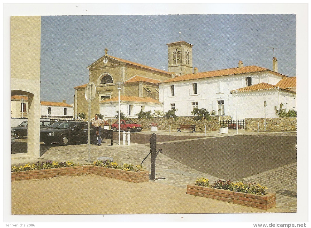 85 - Vendée - Bretignolles Sur Mer Le Centre De La Station Et L'église - Bretignolles Sur Mer