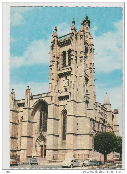 CPM - Ambert - Eglise St-Jean Construite De 1471 à 1518 - Ambert