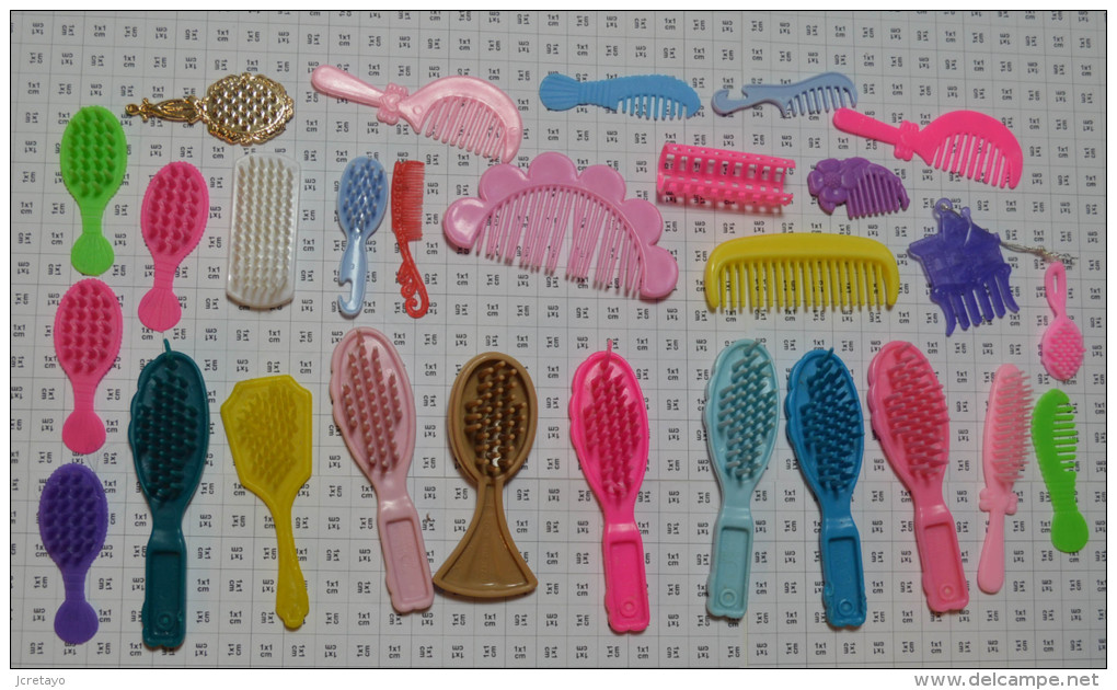 Lot D'objets Barbie : Peignes Brosses - Barbie