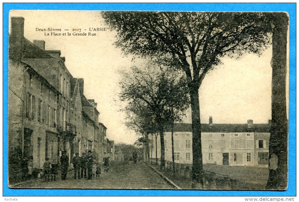 FR192, L'Absie, La Place, La Grande Rue, Animée, Circulée 1909 - L'Absie