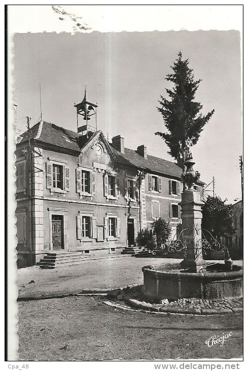 Lozere : Aumont, Place De L'Hotel De Ville - Aumont Aubrac