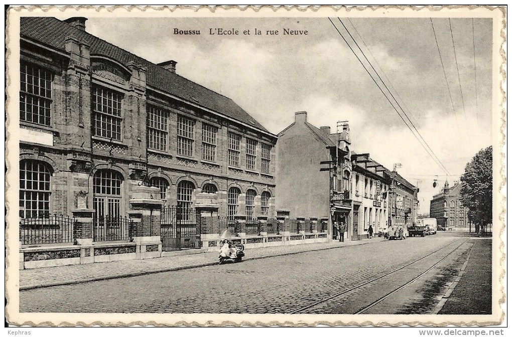 BOUSSU : L'Ecole Et La Rue Neuve - Boussu