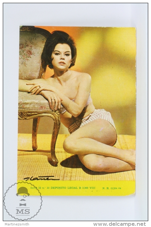 1967 Small/ Pocket Calendar - Pin Up Sexy Brunette Lady In Bath Suit - Tamaño Pequeño : 1961-70