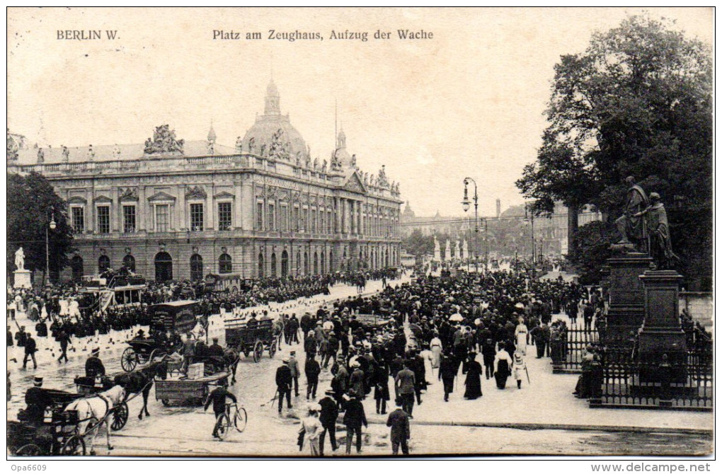 Original Ansichtskarte "Berlin W, Platz Am Zeughaus, Aufzug Der Wache" Als Feldpost Gelaufen TSt. POTSDAM 14.2.15 - Altri & Non Classificati