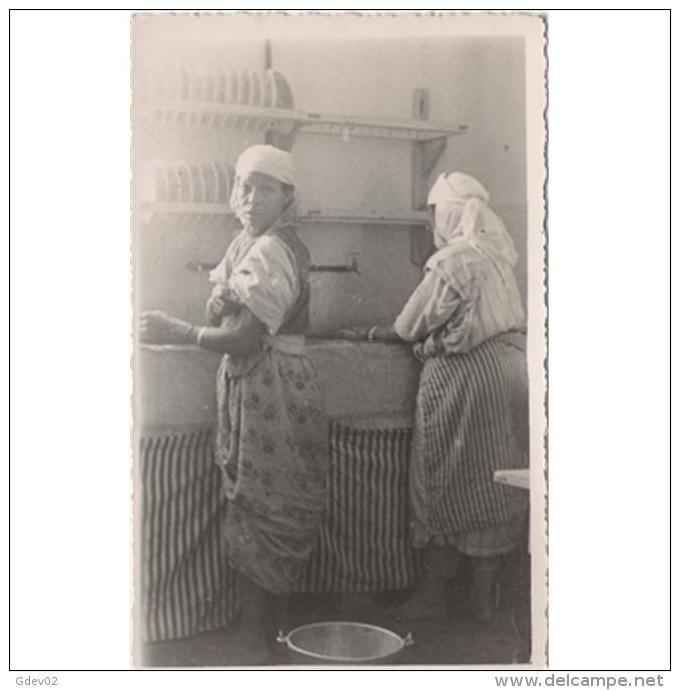 CUTTPA4708-LFT5897.Tarjeta Postal De Ceuta.Mujeres Lavando Platos En El AUXILIO SOCIAL.1945 - Ceuta