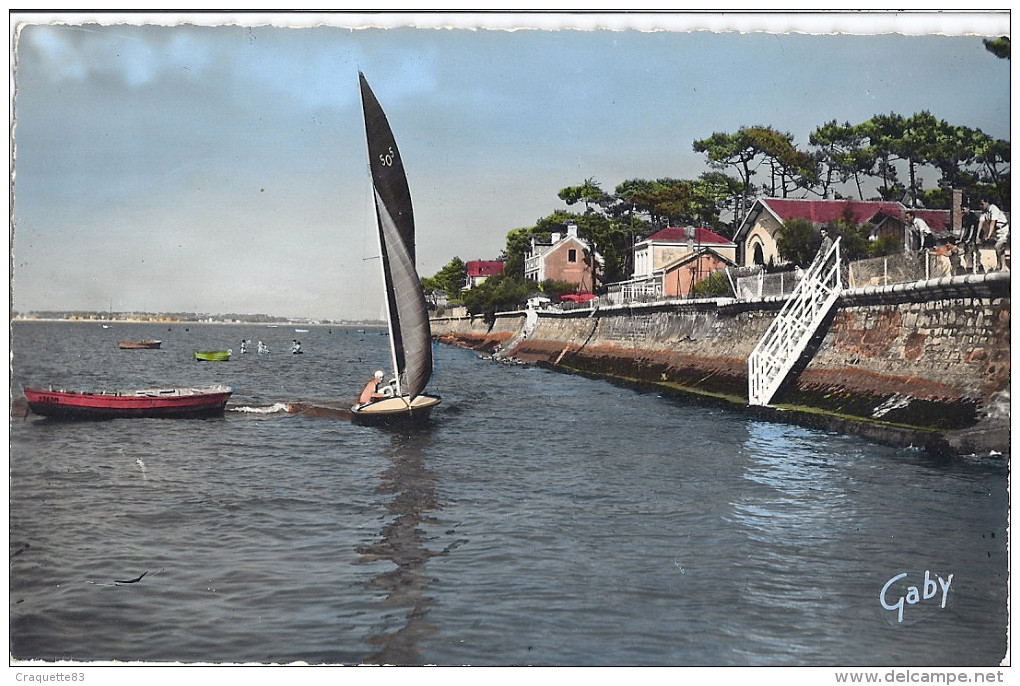 RONCE LES BAINS   YATCH EN PROMENADE ET LES VILLAS  CPSM PF - Autres & Non Classés