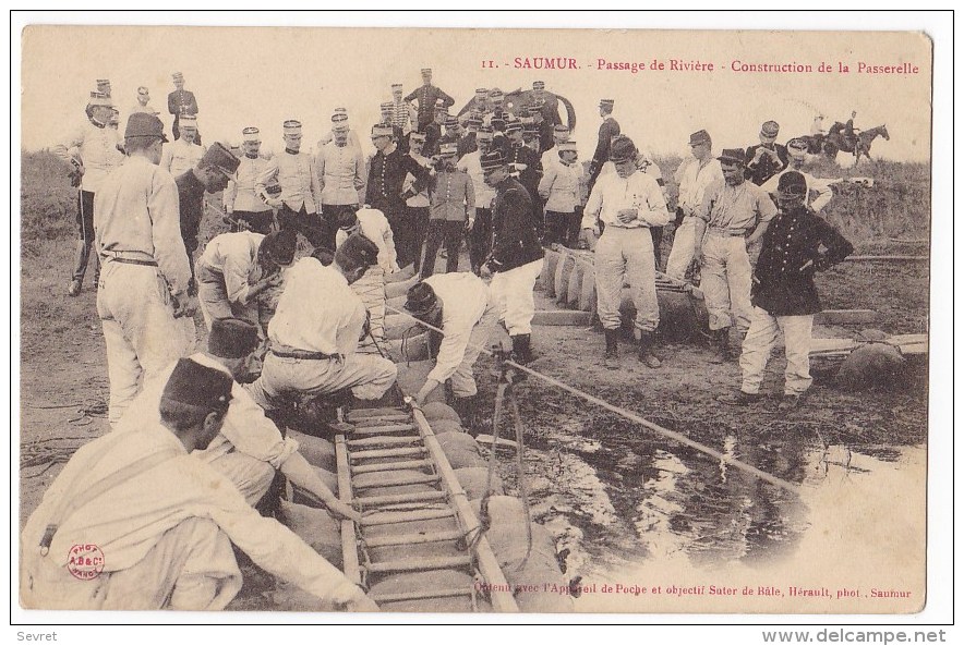 SAUMUR. - Passge De Rivière - Construction De La Passerelle. Carte Pas Courante - Saumur