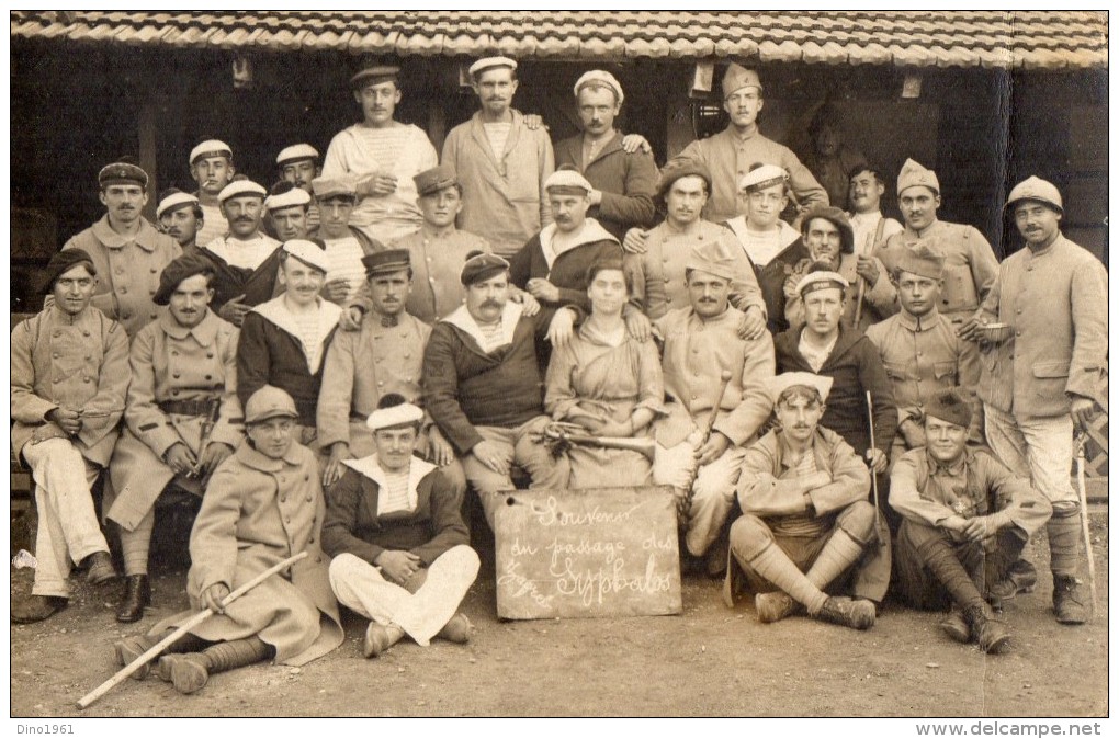 CPA 1331  - MILITARIA - Carte Photo Militaire -  Goupe De Marins Au Camp De ZABRELE - Roumanie - Characters