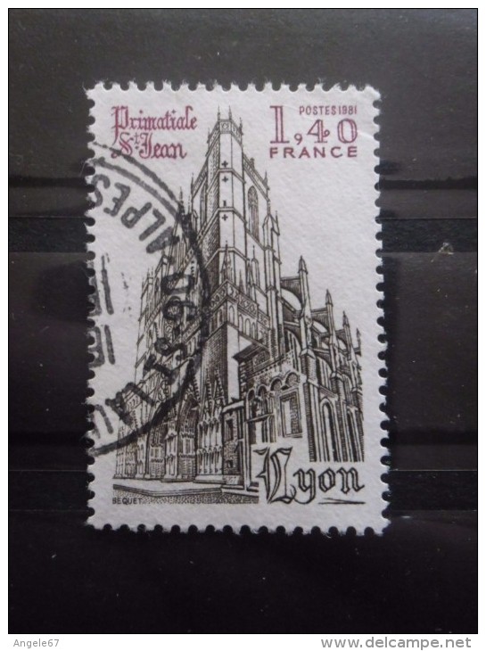 France N°2132 CATHEDRALE ST JEAN De LYON Oblitéré - Kerken En Kathedralen