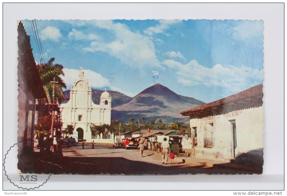 Vintage 1950´s  Republic Of El Salvador - Typical Village Of Izalco At The Foot Of Volcano Izalco - El Salvador